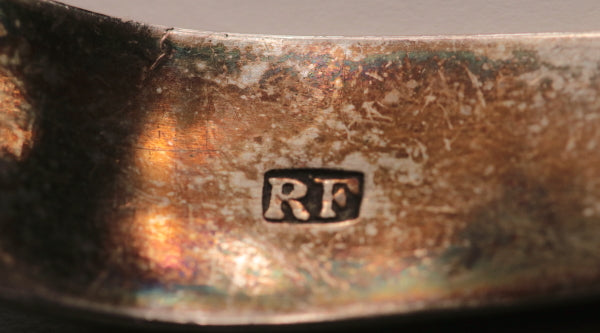 UK early 1800s silver sugar tongs hallmarked Richard Ferris (Exeter) UK early 1800s silver sugar tongs hallmarked Richard Ferris (Exeter)