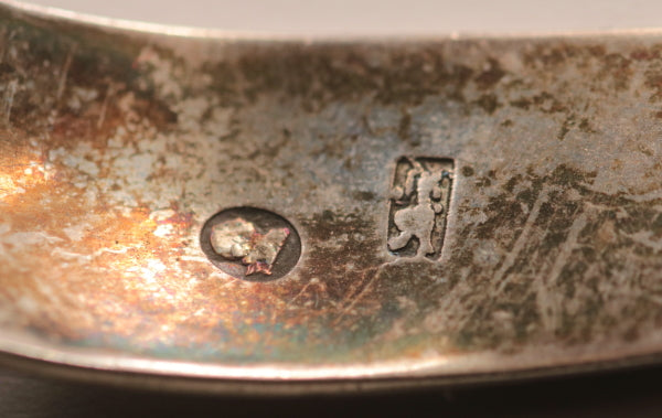 UK early 1800s silver sugar tongs hallmarked Richard Ferris (Exeter) UK early 1800s silver sugar tongs hallmarked Richard Ferris (Exeter)