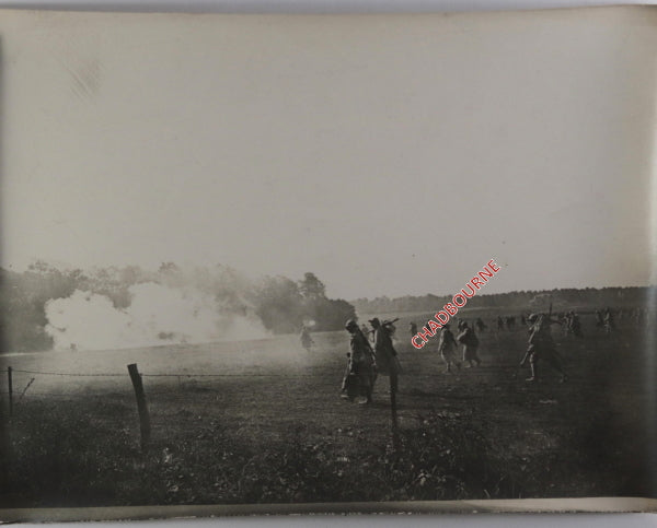 Guerre 14-18 France photo ligne de soldats français traversant champ