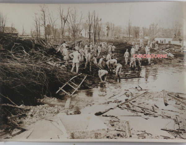 Guerre 14-18 France Soldats français travaillant à côté d’un marécage