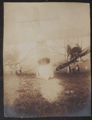 Guerre 14-18 France deux photos biplans français: 1 Nieuport, 1 capoté