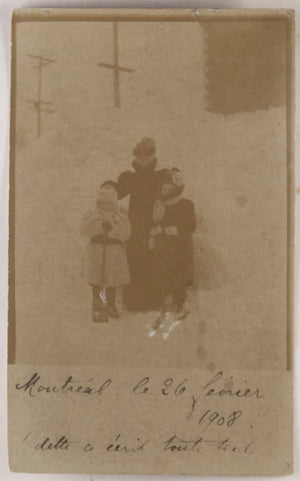 1908 Canada Montréal carte postale photo famille dans la neige