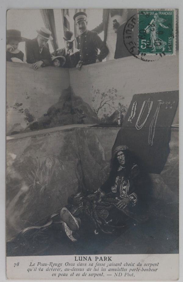 1909 France carte postale Osca mangeur de serpents
