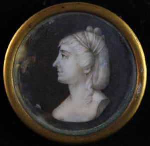 18e miniature femme avec coiffure élégante (France)