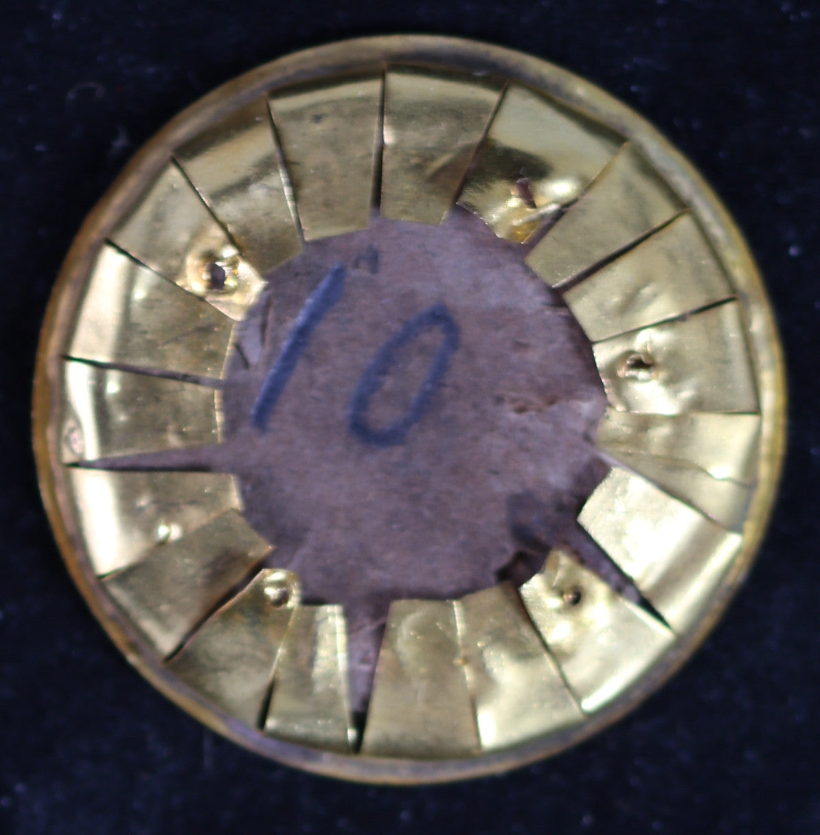 18e miniature femme avec coiffure élégante (France)