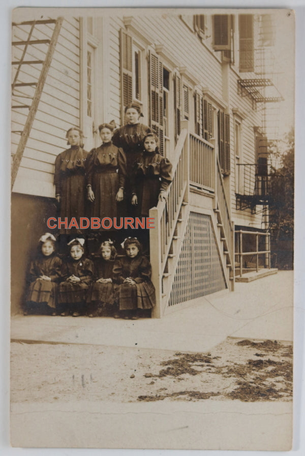 1907 postcard NYC, four older girls with 4 younger ones on building steps
