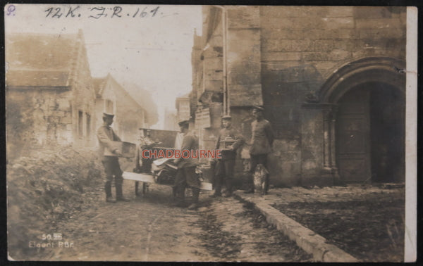 1916 France photo soldats allemands pillent église Pommiers (Aisne)