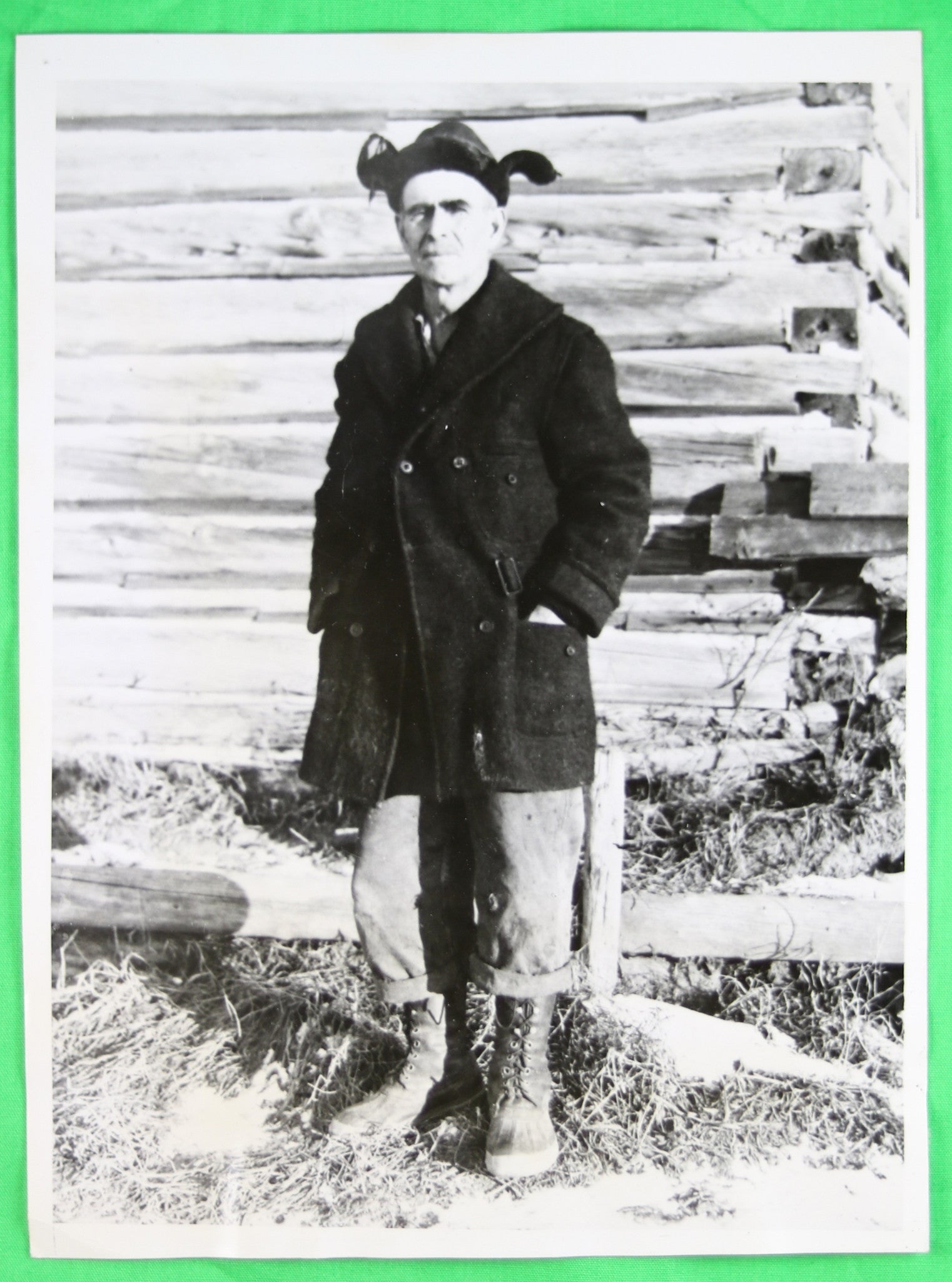 1934 Press Photo ‘Settler waits for fortune’ gold strike Northern Ontario