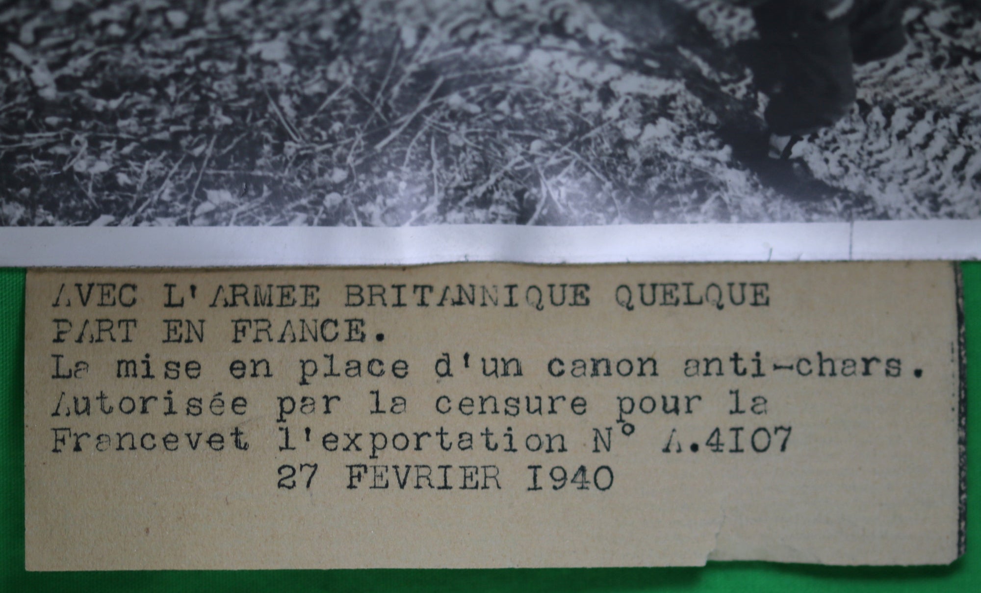 1940 photo mise en place anti-char britannique  moving British anti-tank gun
