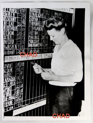 1946 press photo mining stock price board girl Noranda Quebec