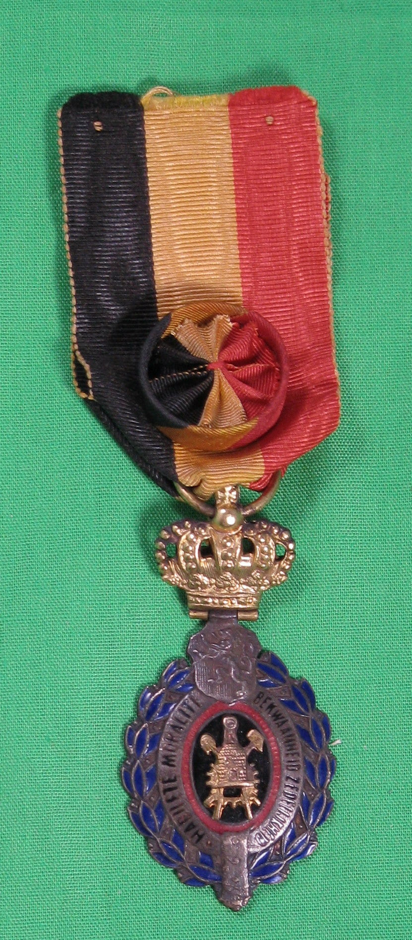 Belgium medal - Labour Decoration / Belgique médaille -  Décoration du Travail