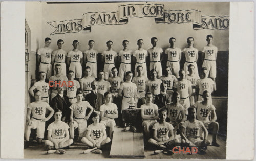 CPA photo équipe de quilles collège Mont Saint-Louis Montréal c. 1910s