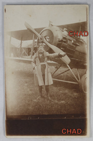 CPA photo pilote français devant son biplan, Guerre 14-18