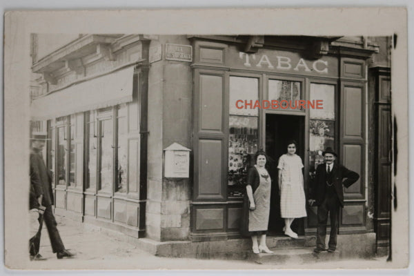 Carte postale photo Tabac Montceau-les-Mines (Saône-et-Loire) c. 1910 Carte postale photo Tabac Montceau-les-Mines (Saône-et-Loire) c. 1910