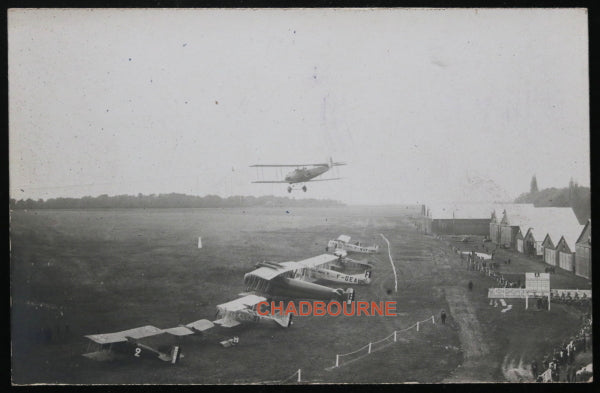 France carte postale photo, aérodrome avec biplanes c. 1920