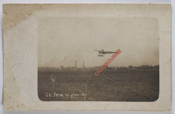 France carte postale, photo pilote Charles Perron en vol c.1910