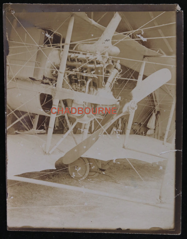 Guerre 14-18, photo avion biplan Farman Français dans un hangar c.1916