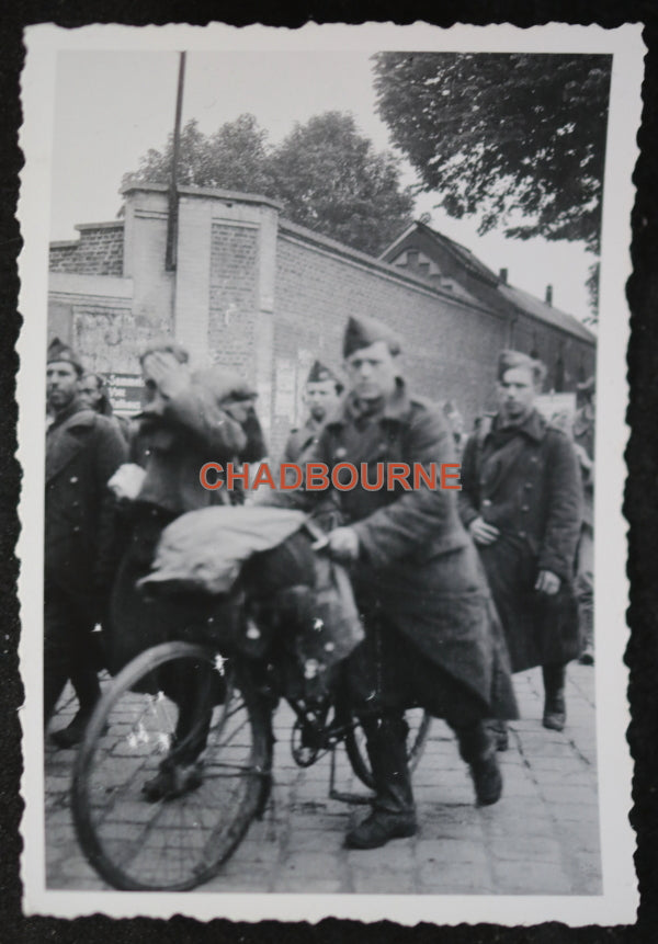 Guerre 39-45 photo PDG français, en marche près Doullens (Somme) 1940
