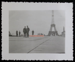 Guerre 39-45 photo soldats allemands au Tour Eiffel Paris (1940-44)