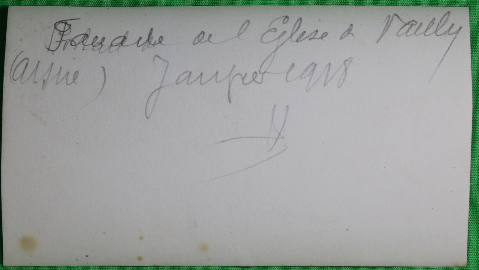 Guerre 14-18 photo 1918 façade église à Vailly (Aisne)