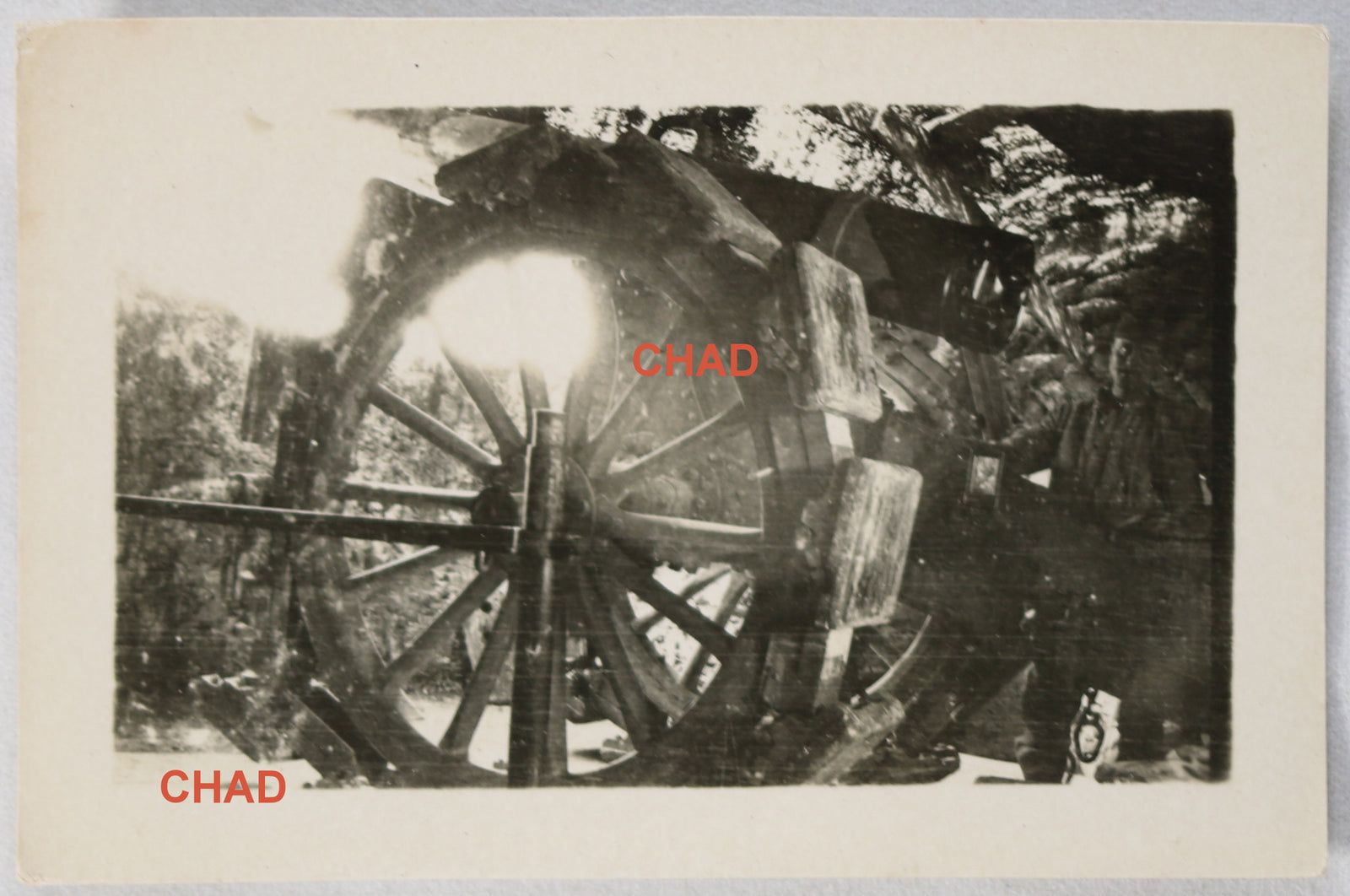 Guerre 14-18 photo d'artillerie francaise sous camouflage