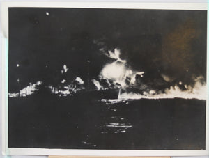 Guerre 39-45 1943 Afrique pétrolier torpillé  WW2 torpedoed tanker