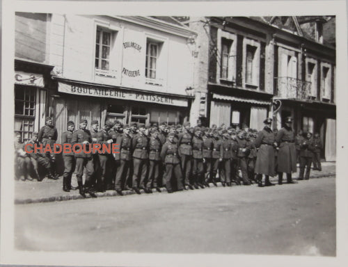 Guerre 39-45 photo soldats allemands inspection devant Boulangerie (1940-44)