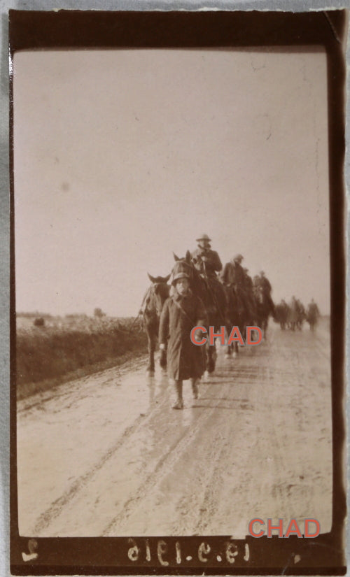 1916 WW1 photo of British solders going down road in Somme (France)