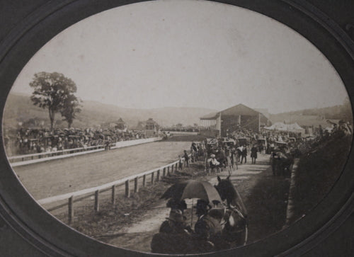 Late 1800s photo of crowd at horse racing track
