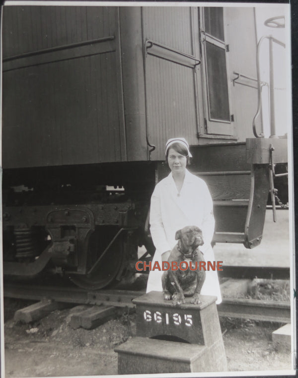 Photo CNR Red Cross coach nurse & mascot Ontario c. 1930 #2 of 2