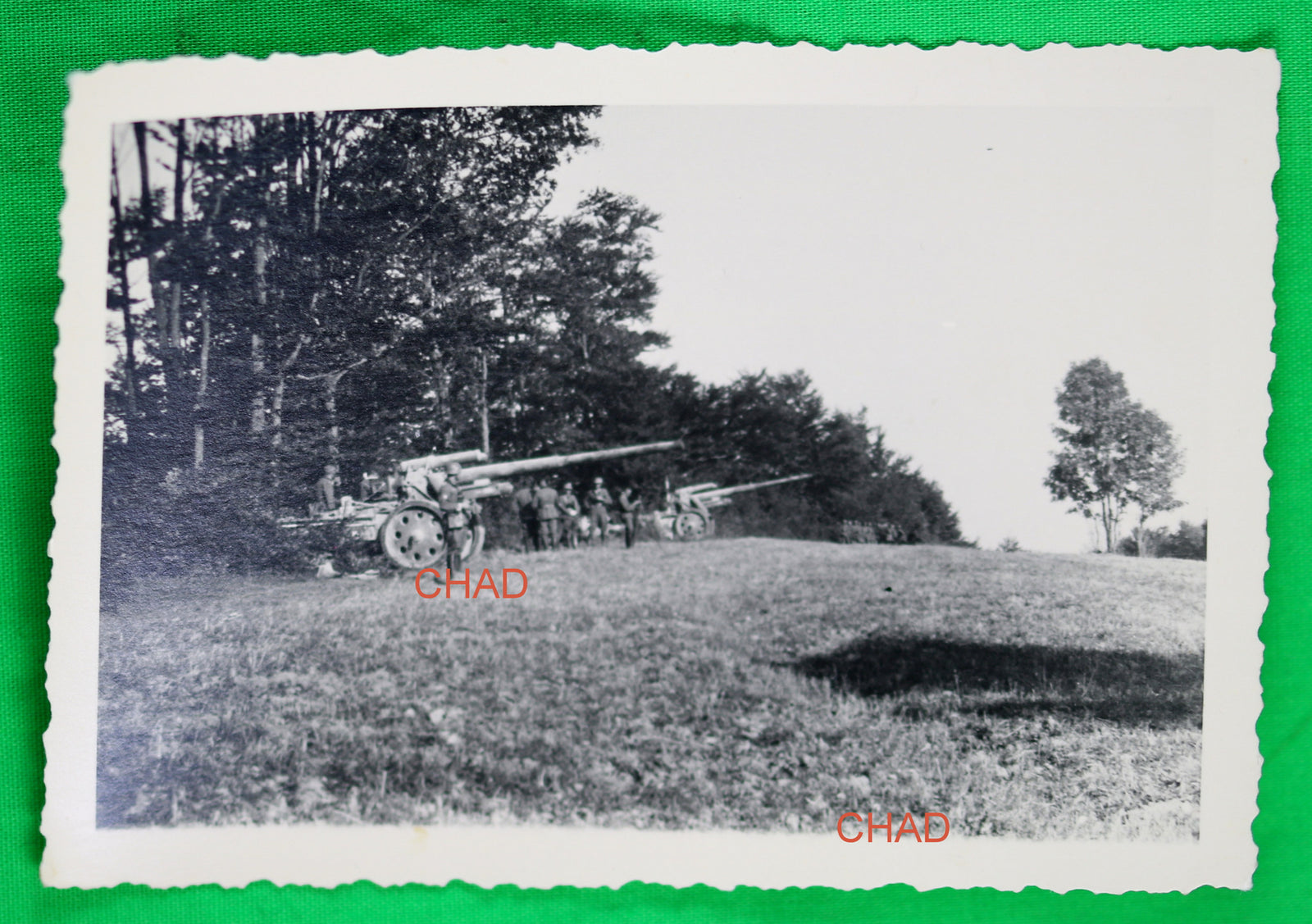 Photo Guerre 39-45 canon allemandes 88 mm, champ proche de Blagny (Ardennes)