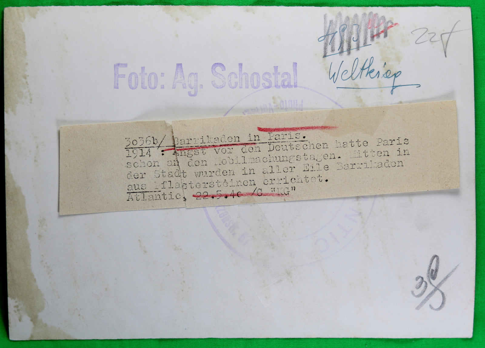 Photo des barricades à Paris en 1914 (Guerre 14-18), re-tirage de 1940  