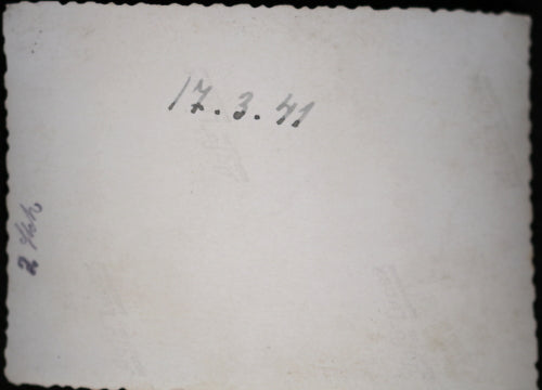 Photo soldat allemand sentinelle, avec statue de lion 1941