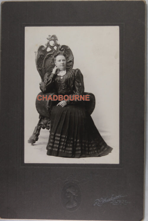 Set of two cabinet card photos of women Hamilton Ontario c.1910