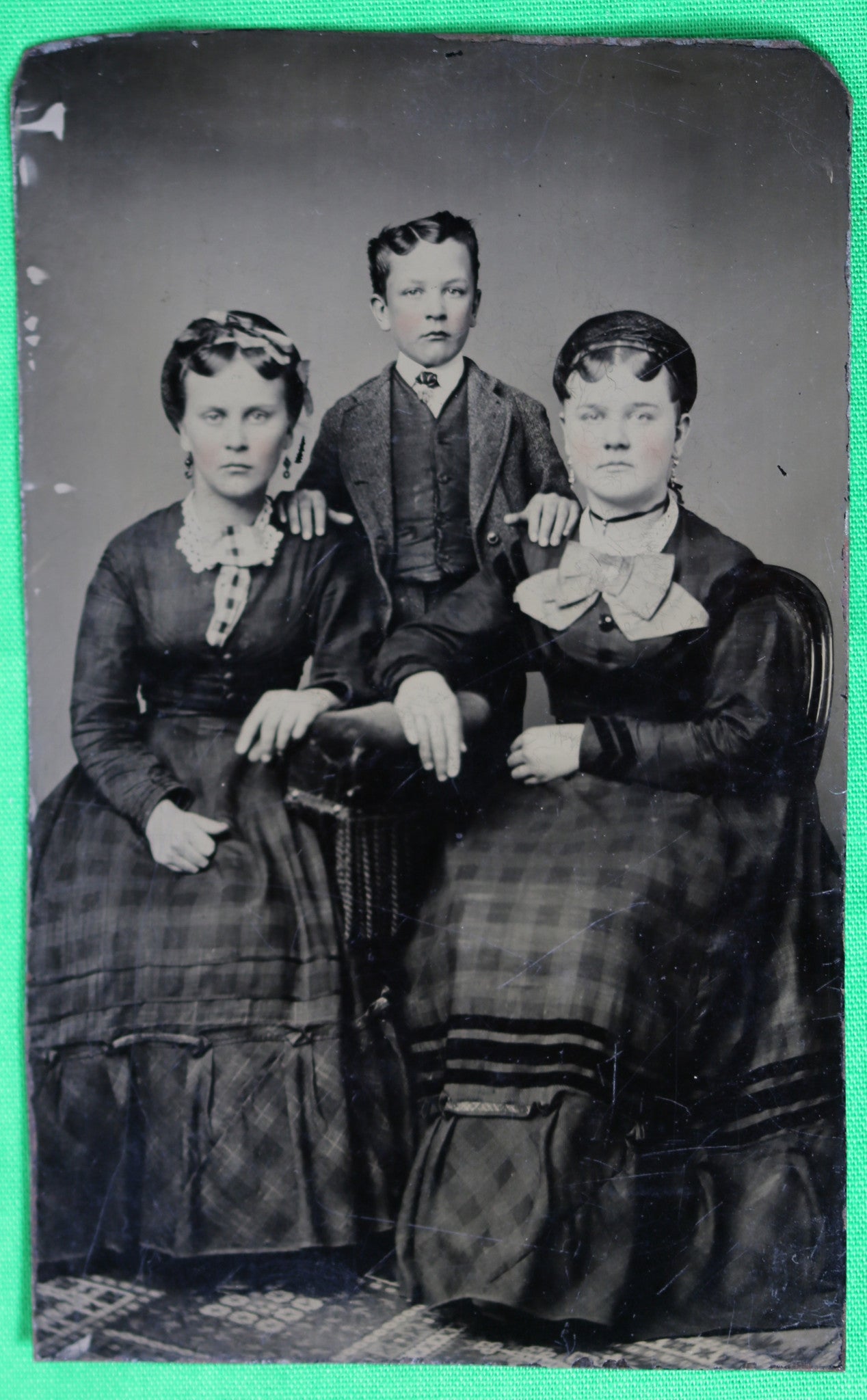 Tintype photo of three children (1860s-1870s)
