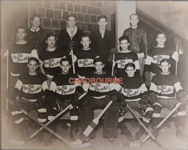 Toronto, team photo of the 1931-32 Gutta Percha Hockey Club