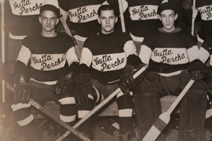 Toronto, team photo of the 1931-32 Gutta Percha Hockey Club