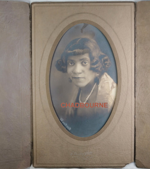 Vintage B&W photo of African-American lady, Chicago c. 1920s