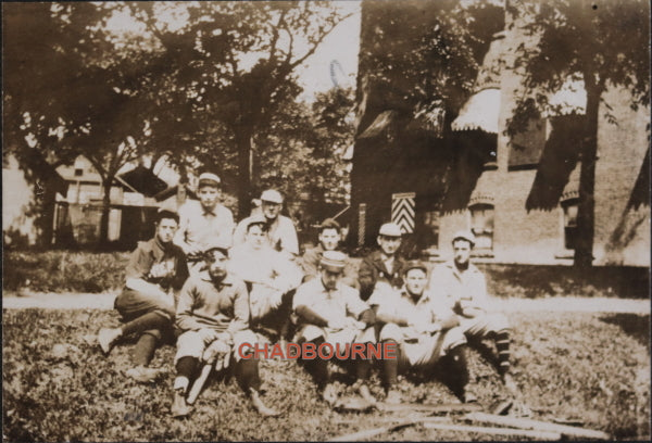 Vintage B&W photo of American baseball team
