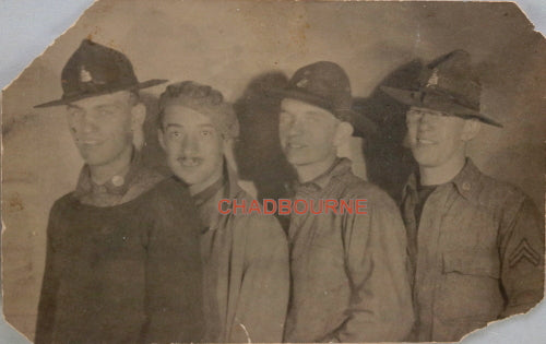 WW1 B&W photo of four soldiers