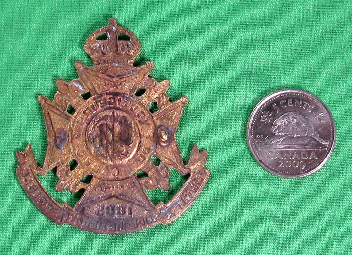 WW2 Voltigeurs de Quebec cap badge